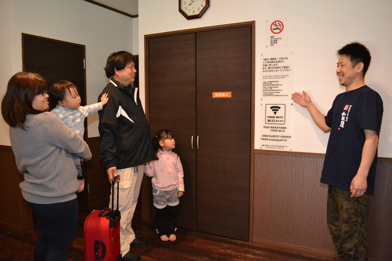 Onsenminshuku Kosakaya Hotel Nachikatsuura Buitenkant foto